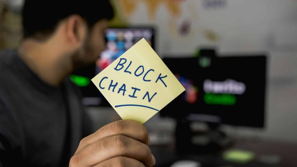How can blockchain be used to streamline cross-border financial transactions?