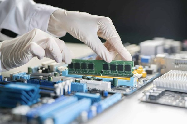 Discover Evernex E-Shop: one-stop destination for certified servers and IT hardware